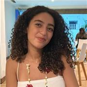 Étudiante donnant des cours particuliers d’anglais et aide au devoirs